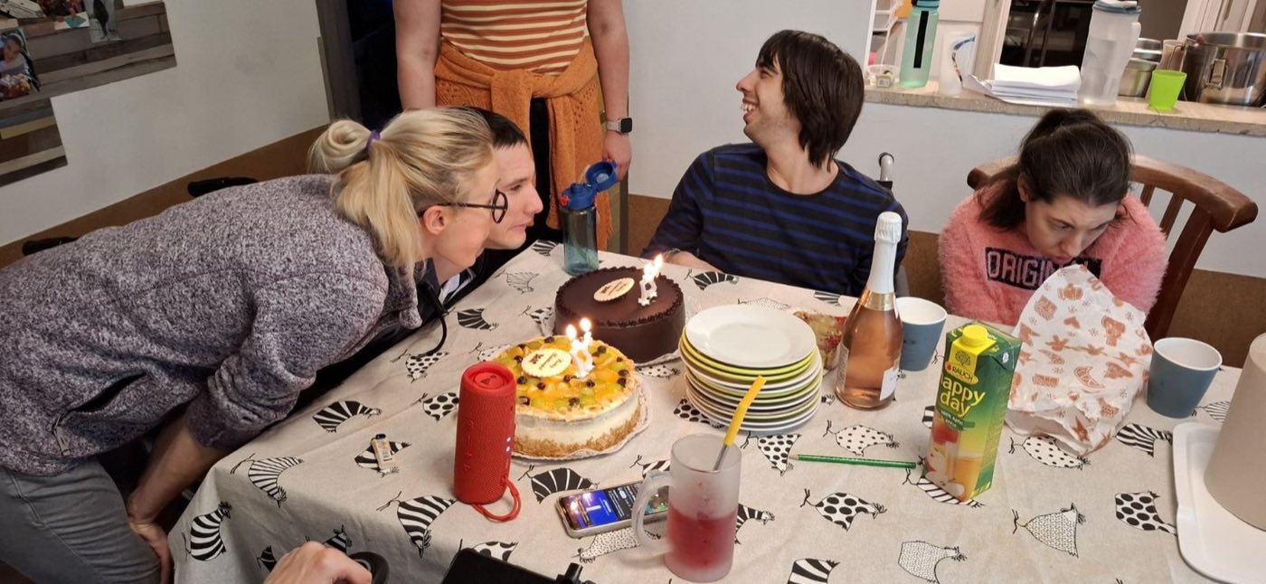 Születésnapi közösségi pillanat a Kaptár Napköziben